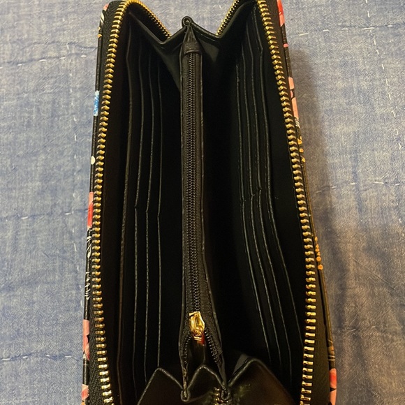 Steve Madden wallet - Picture 7 of 9